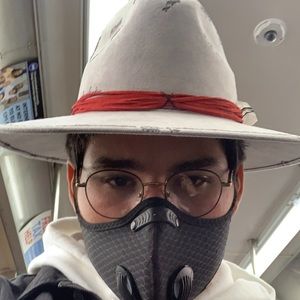 Meet your Posher, Luis